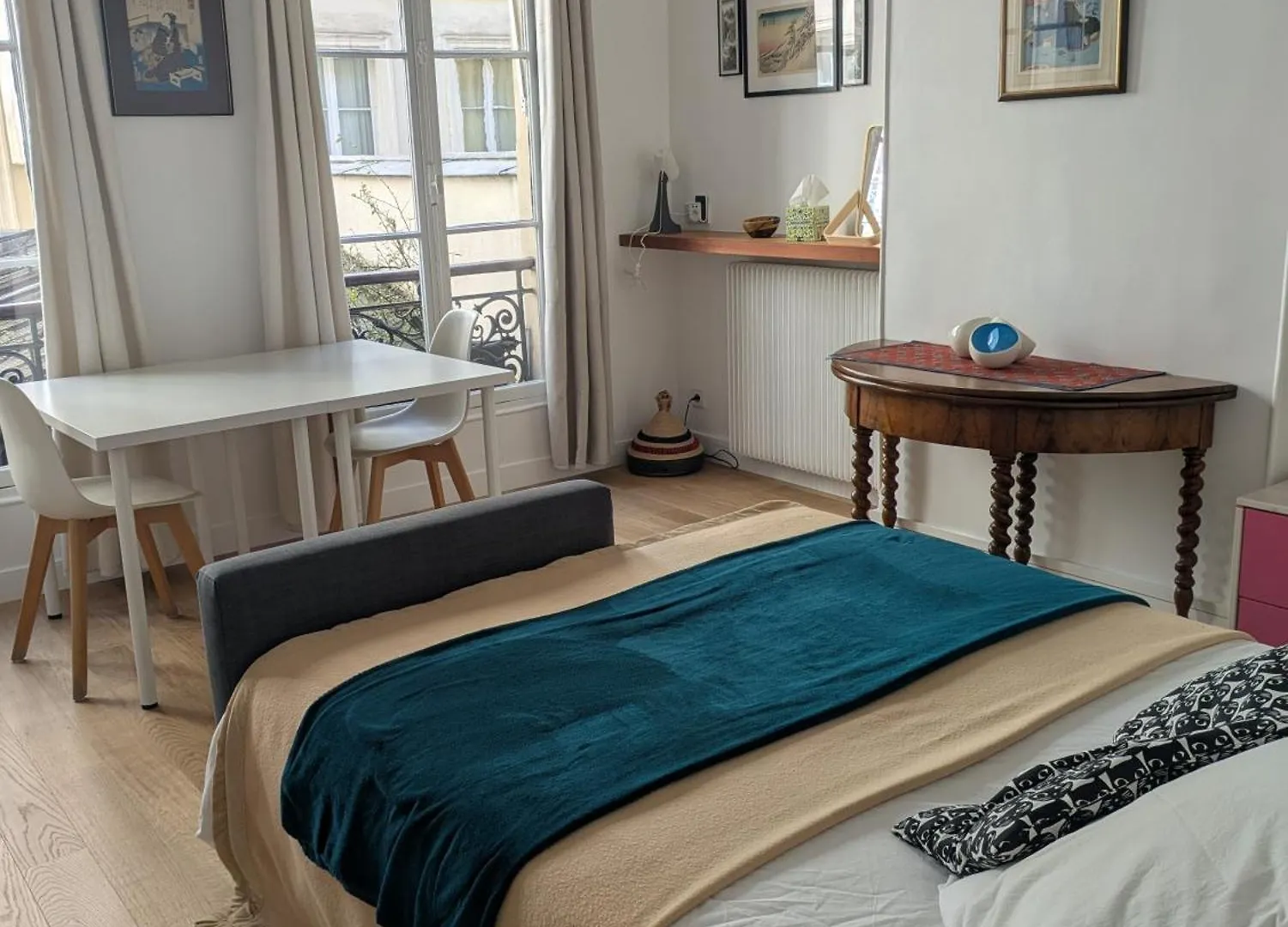 Charming Apartment - Famous Marais Neighborhood contacts